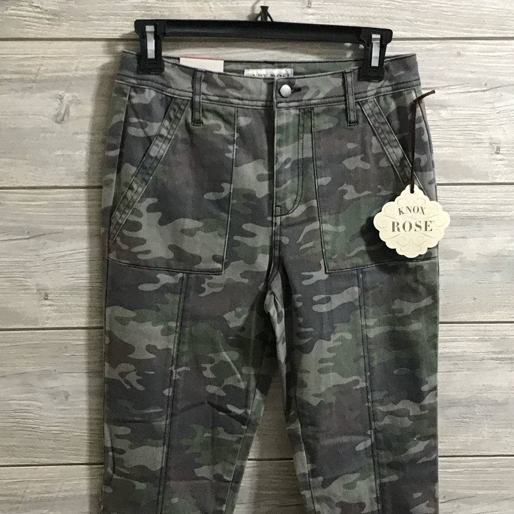 BNWT Knox Rose Camouflage Cargo Pants - Picture 2 of 12
